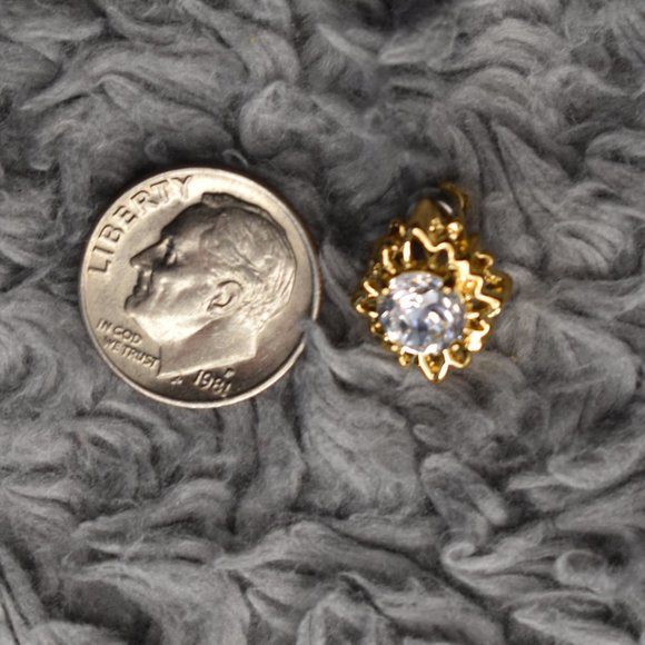 NWT Vintage Lindenwold Gold and Cubic Zirconia Stud Earrings - Picture 8 of 8